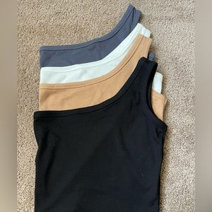 4 Cropped Tank Tops